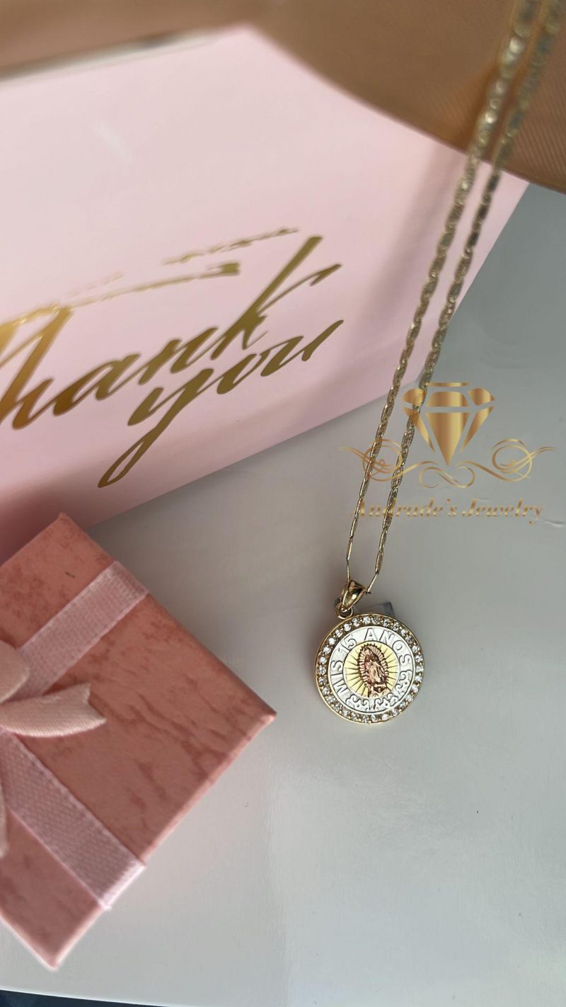 Medalla y Cadena para quinceañera tres oros
