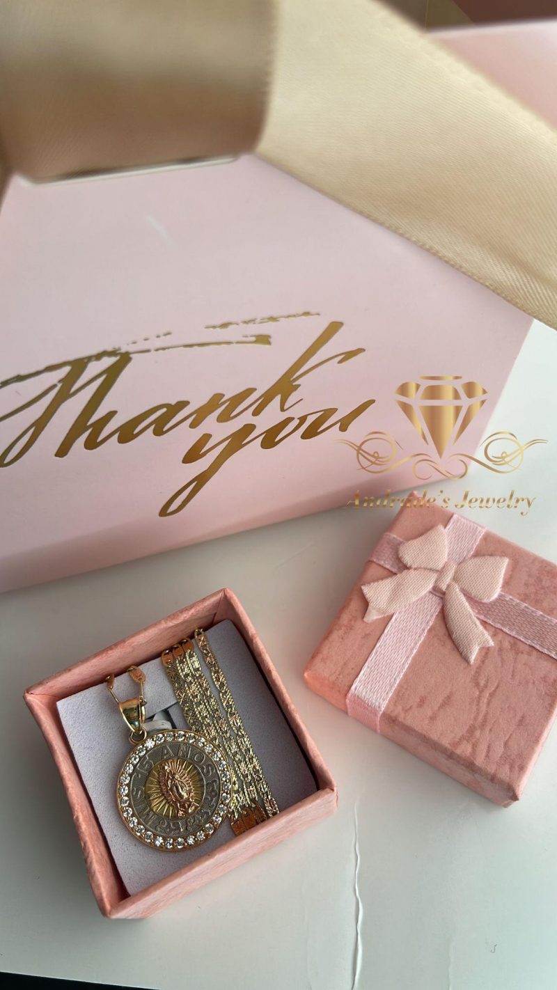Medalla y Cadena para quinceañera tres oros
