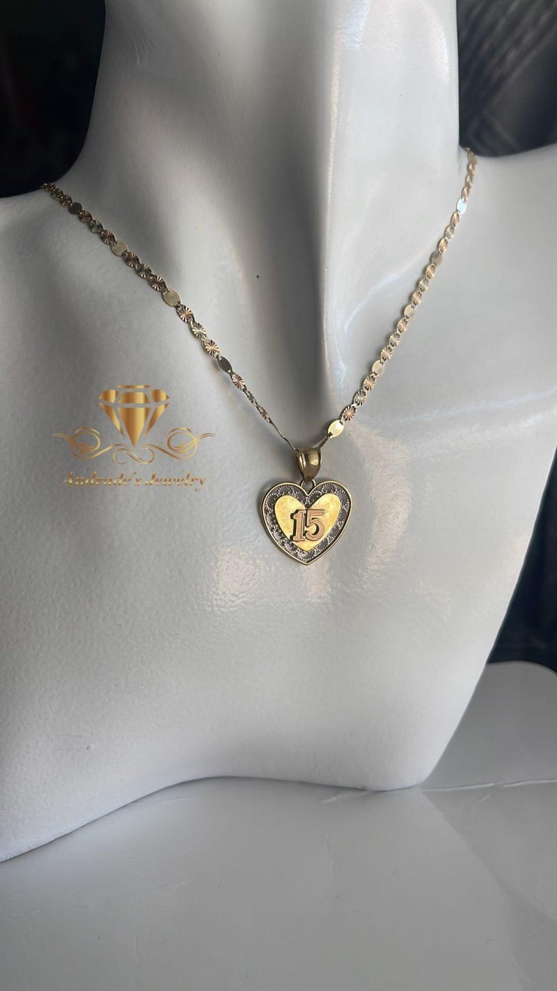 Medalla de quinceañera tres oros 2.1gr y Cadena Valentino