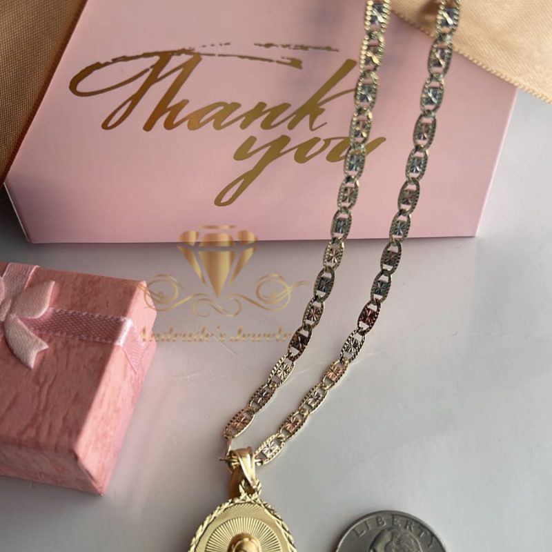 Medalla de la Virgen de Guadalupe tres oros doble cara 4.6gr y Cadena tres oros