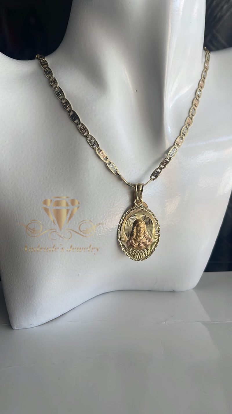 Medalla de la Virgen de Guadalupe tres oros doble cara 4.6gr y Cadena tres oros
