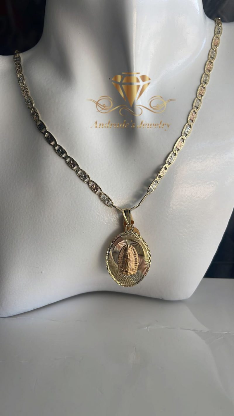 Medalla de la Virgen de Guadalupe tres oros doble cara 4.6gr y Cadena tres oros