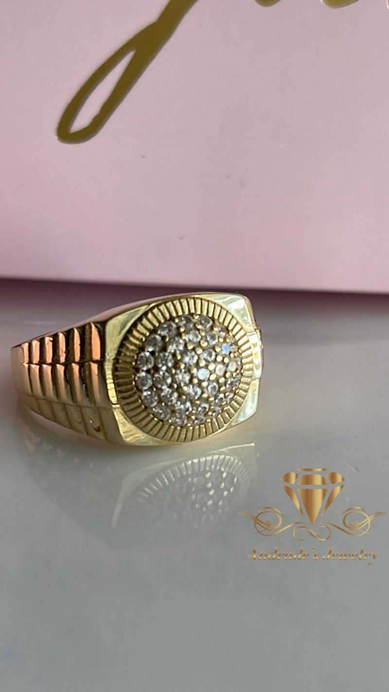 Anillo en oro amarillo con piedras blancas para caballero
