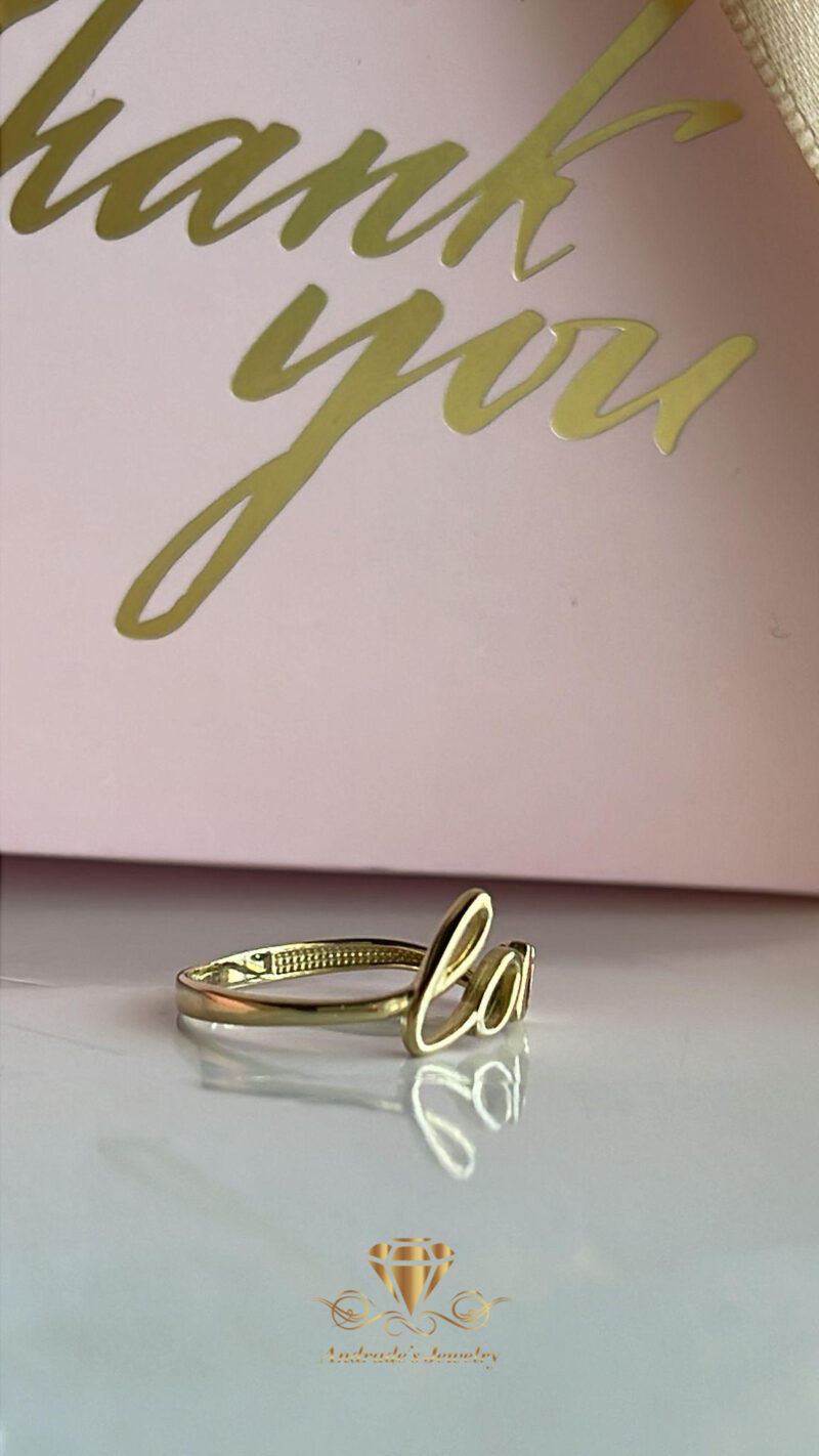 Anillo oro amarillo con la palabra Love 1.4 gramos