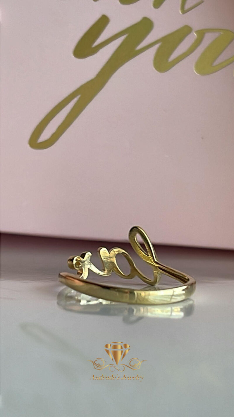 Anillo oro amarillo con la palabra Love 1.4 gramos