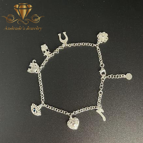 Pulsera de plata “próximamente disponible”
