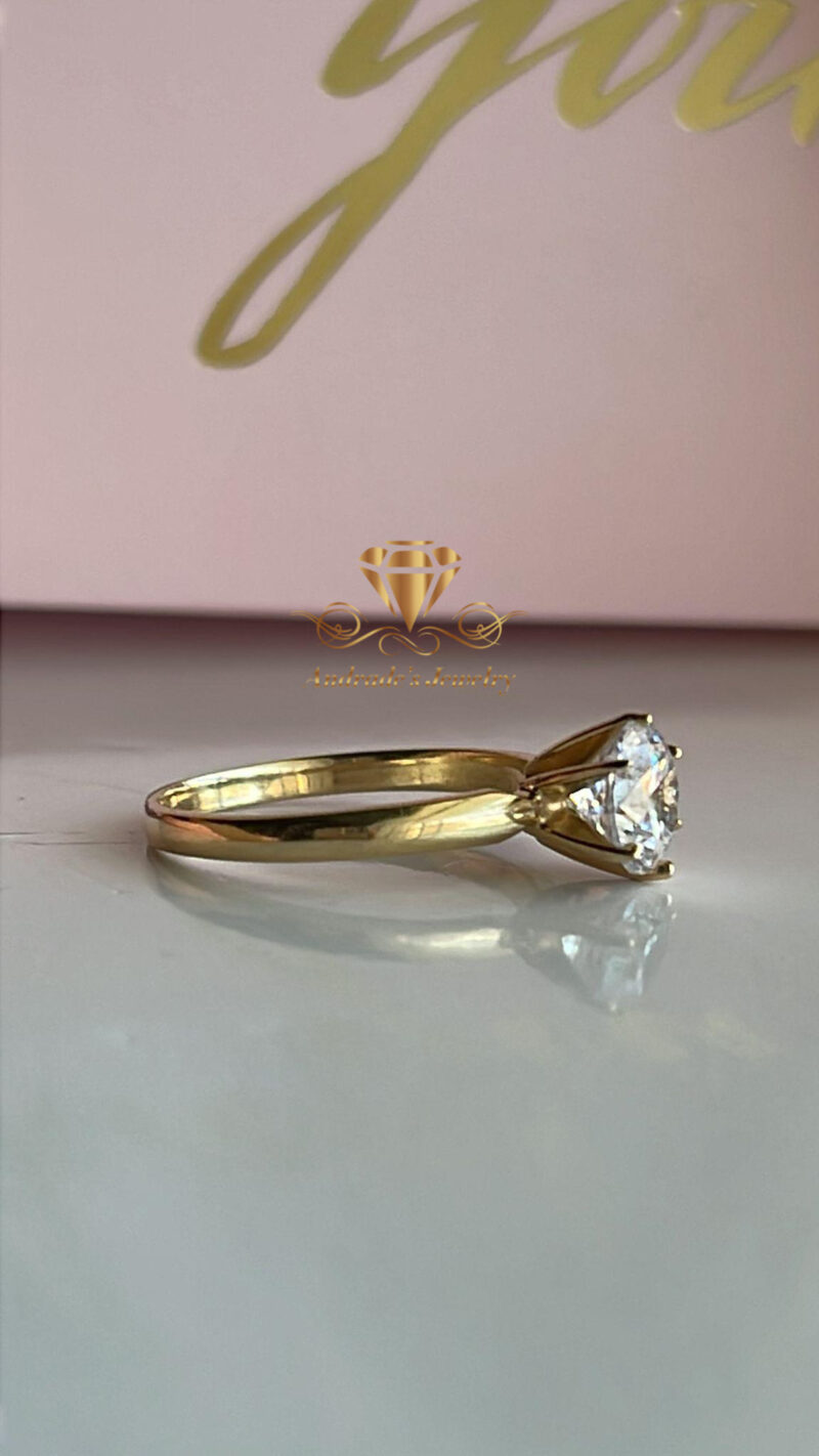 Anillo de compromiso 2.4 gramos