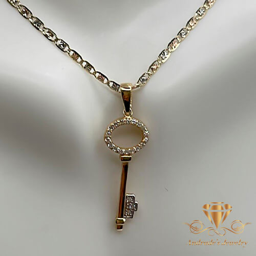 Dije de llave  en oro amarillo con piedras blancas